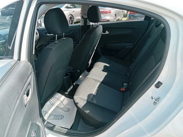 2022 Kia Rio IV Рестайлинг, белый, 1685300 рублей - вид 9