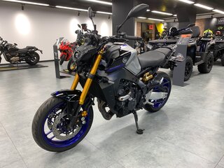 2023 Yamaha MT-09 (FZ-09), серебристый, 1113000 рублей, вид 3