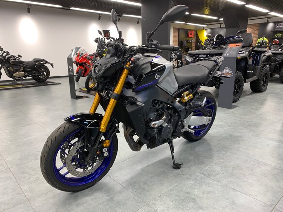 2023 Yamaha MT-09 (FZ-09), серебристый, 1113000 рублей - вид 2