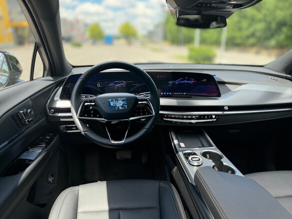 2025 Cadillac XT5 II, чёрный, 6490000 рублей - вид 8