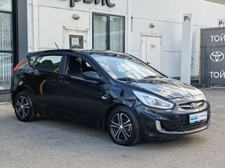 2013 Hyundai Solaris I, чёрный, 750000 рублей, вид 3