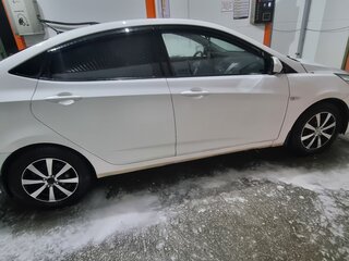 2011 Hyundai Solaris I, белый, 650000 рублей, вид 2