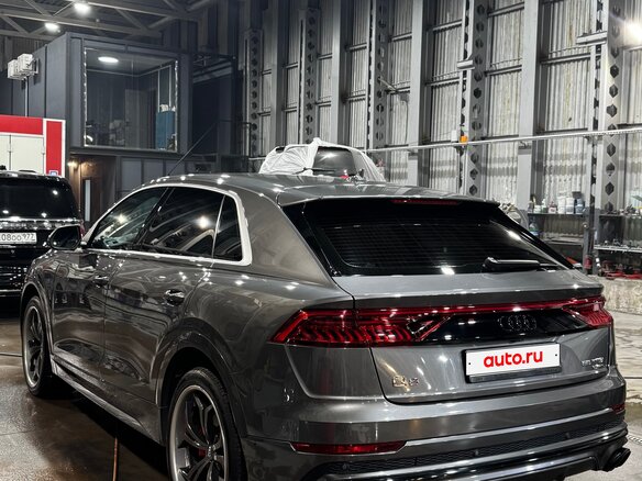 2019 Audi Q8 55 TFSI I (4M), серый, 4990000 рублей - вид 6