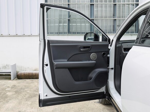 2026 Toyota bZ3X 58.3 kWh, белый, 3286000 рублей - вид 23