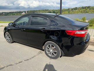 2014 Kia Rio 6-speed III, чёрный, 950000 рублей, вид 4