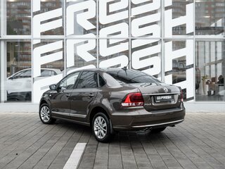 2017 Volkswagen Polo V Рестайлинг, коричневый, 1410000 рублей, вид 2