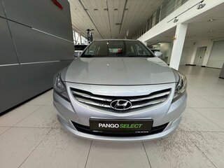 2015 Hyundai Solaris I Рестайлинг, серебристый, 949000 рублей, вид 2