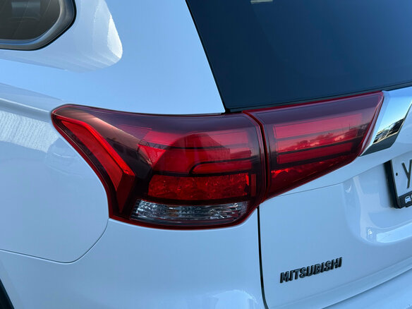 2017 Mitsubishi Outlander III Рестайлинг 2, белый, 1790000 рублей - вид 14