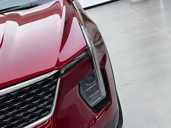 2025 Cadillac XT4 I Рестайлинг, красный - вид 9