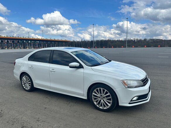 2015 Volkswagen Jetta VI Рестайлинг, белый, 1100000 рублей