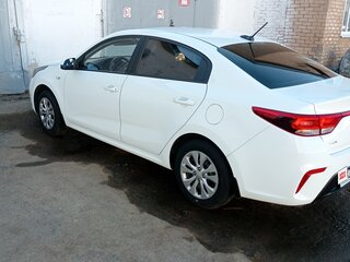 2018 Kia Rio IV, белый, 1200000 рублей, вид 3