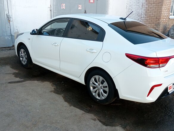 2018 Kia Rio IV, белый, 1200000 рублей - вид 2