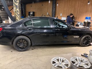 2011 BMW 7 серии Long 750Li xDrive V (F01/F02/F04), чёрный, 1300000 рублей, вид 1