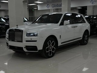 2023 Rolls-Royce Cullinan Black Badge I (Series I), белый, 43000000 рублей, вид 4