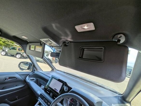 2023 Toyota Voxy IV (R90), коричневый, 4100000 рублей - вид 18