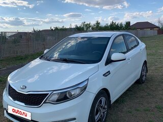 2017 Kia Rio III Рестайлинг, белый, 750000 рублей, вид 1