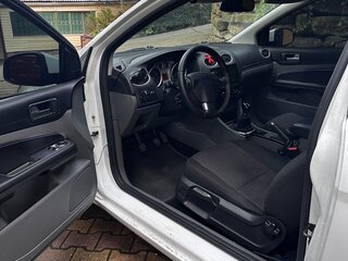 2010 Ford Focus II Рестайлинг, белый, 620000 рублей, вид 5