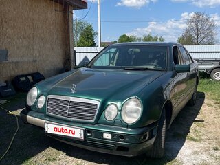 1998 Mercedes-Benz E-Класс 240 II (W210, S210), зелёный, 650000 рублей, вид 1