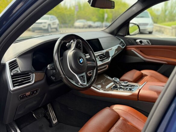 2020 BMW X5 40i IV (G05/G18), синий, 6500000 рублей - вид 8