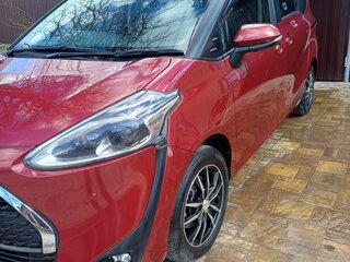 2019 Toyota Sienta II Рестайлинг, красный, 1750000 рублей, вид 1