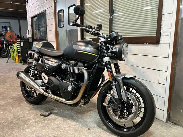 2022 Triumph Speed Twin, чёрный, 1599000 рублей - вид 3