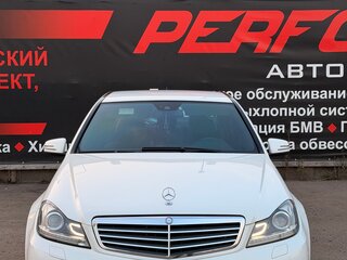 2011 Mercedes-Benz C-Класс 180 BlueEFFICIENCY III (W204) Рестайлинг, белый, 2000000 рублей, вид 2