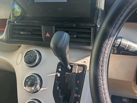 2018 Toyota Sienta II, серебристый, 1390000 рублей - вид 7