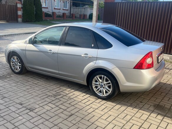 2008 Ford Focus II Рестайлинг, серебристый, 620000 рублей - вид 3