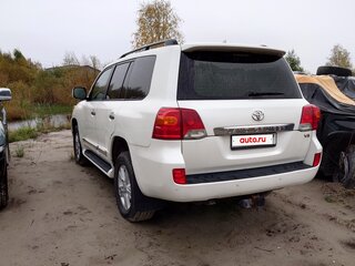 2013 Toyota Land Cruiser 200 Series Рестайлинг 1, белый, 4300000 рублей, вид 3