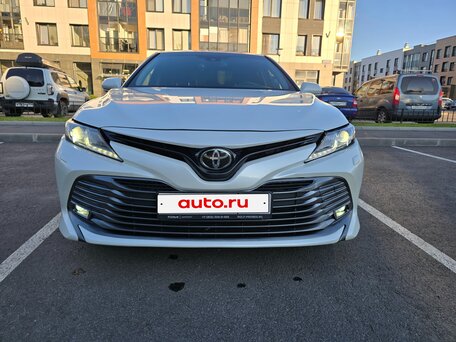 2020 Toyota Camry VIII (XV70), белый, 2749000 рублей, вид 1