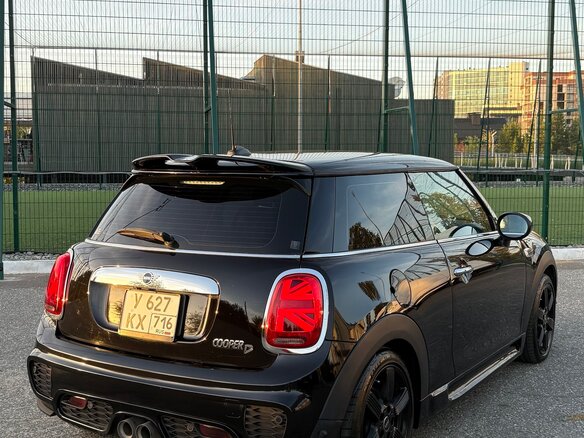 2020 Mini Hatch Cooper D III (F55/F56) Рестайлинг, чёрный, 1980000 рублей - вид 4