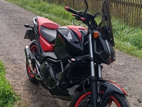 2017 Honda NC 750S, красный, 630000 рублей, вид 1