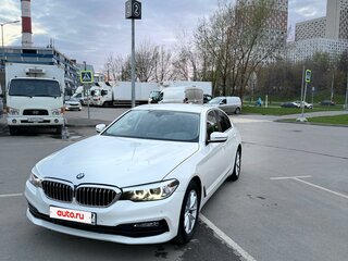 2019 BMW 5 серии 520i VII (G30/G31/G38), белый, 2540000 рублей, вид 2