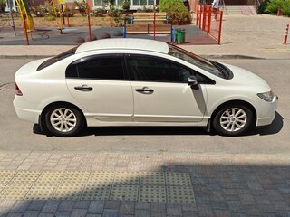 2011 Honda Civic VIII Рестайлинг, белый, 925000 рублей, вид 4