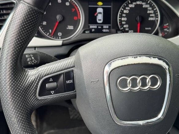 2011 Audi A4 IV (B8), белый - вид 9