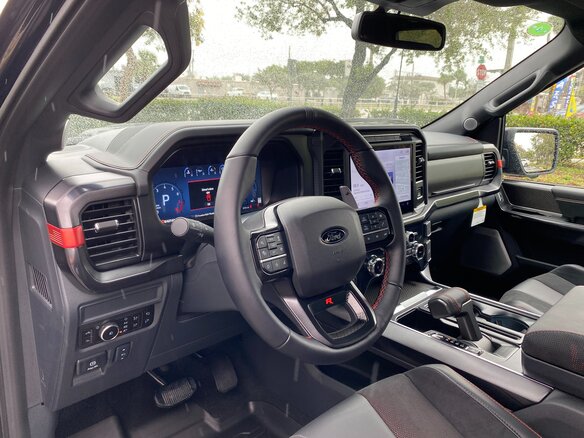 2026 Ford F-150 Raptor XIV Рестайлинг, чёрный - вид 3