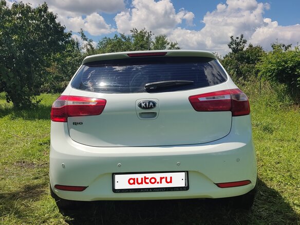 2014 Kia Rio 4-speed III, белый, 910000 рублей - вид 9