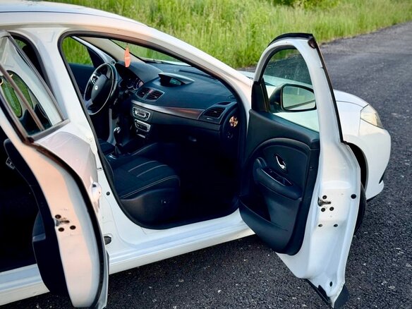 2015 Renault Fluence I Рестайлинг, белый, 1150000 рублей - вид 4