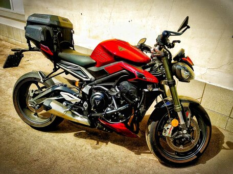 2023 Triumph Street Triple, красный, 1200000 рублей, вид 2