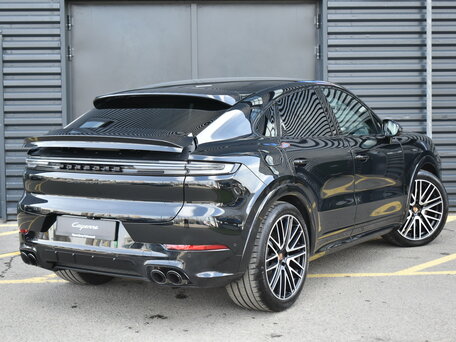 2026 Porsche Cayenne GTS Coupé III Рестайлинг, чёрный, 23890000 рублей, вид 5
