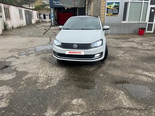 2017 Volkswagen Polo V Рестайлинг, белый, 690000 рублей, вид 2