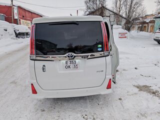 2020 Toyota Noah III (R80) Рестайлинг, белый, 3150000 рублей, вид 4