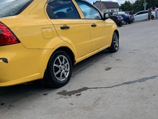 2007 Chevrolet Aveo I Рестайлинг, жёлтый, 235000 рублей, вид 3