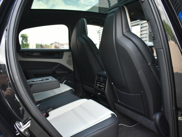 2026 Porsche Cayenne GTS Coupé III Рестайлинг, чёрный, 25900000 рублей - вид 17