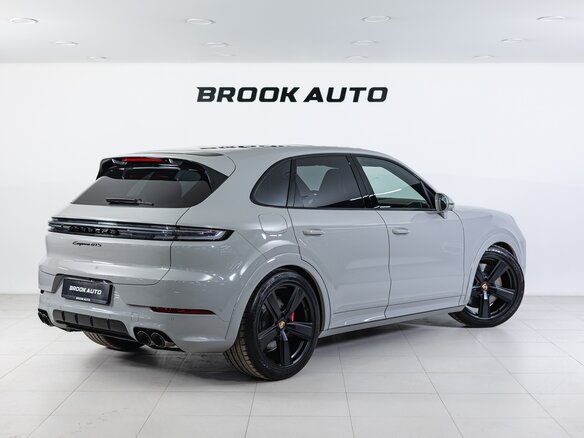 2026 Porsche Cayenne GTS III Рестайлинг, серый, 23690000 рублей - вид 5