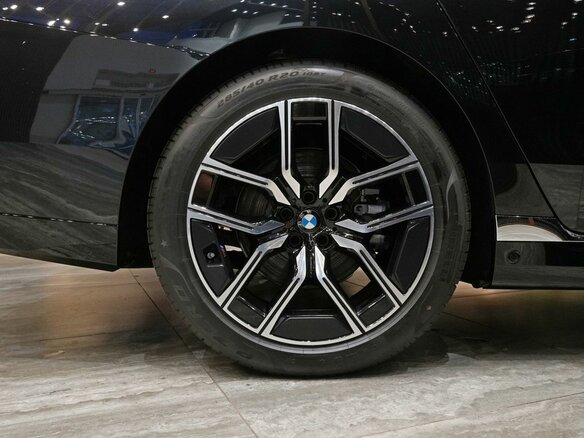 2025 BMW 7 серии 740d xDrive VII (G70), чёрный, 17200000 рублей - вид 6
