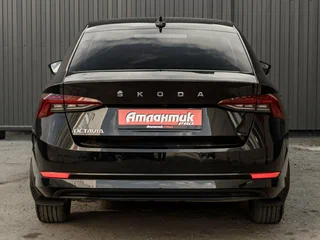 2021 Skoda Octavia IV (A8), чёрный, 2290000 рублей, вид 4