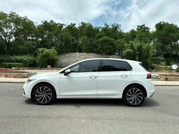 2022 Volkswagen Golf VIII, белый - вид 6