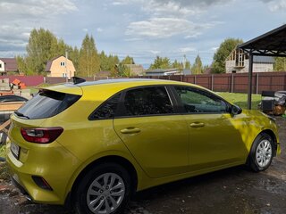 2021 Kia Ceed III Рестайлинг, жёлтый, 1850000 рублей, вид 3