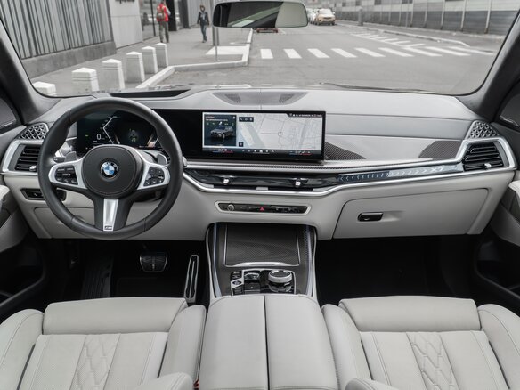 2025 BMW X7 40d I (G07) Рестайлинг, серый - вид 10